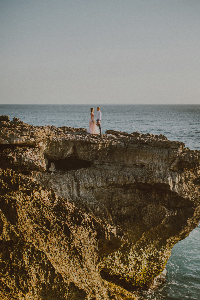 baliphotographers-baliweddingphoto-apelphotography-lembonganweddingphotography-lombokphotoswedding-engagement-preweddinginbali-pandeheryana_18_