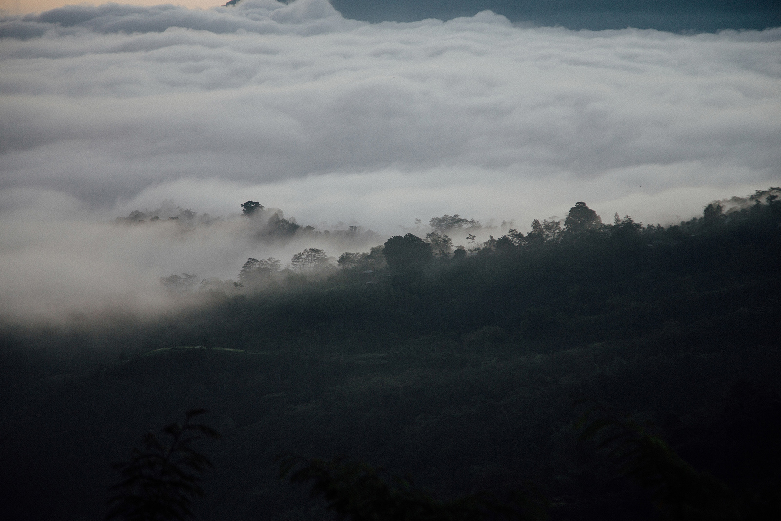 baliweddingphotography-balibasedweddingphotographers-apelphotography-pandeheryana-baturmountprewedding-bestweddingphotographers-11