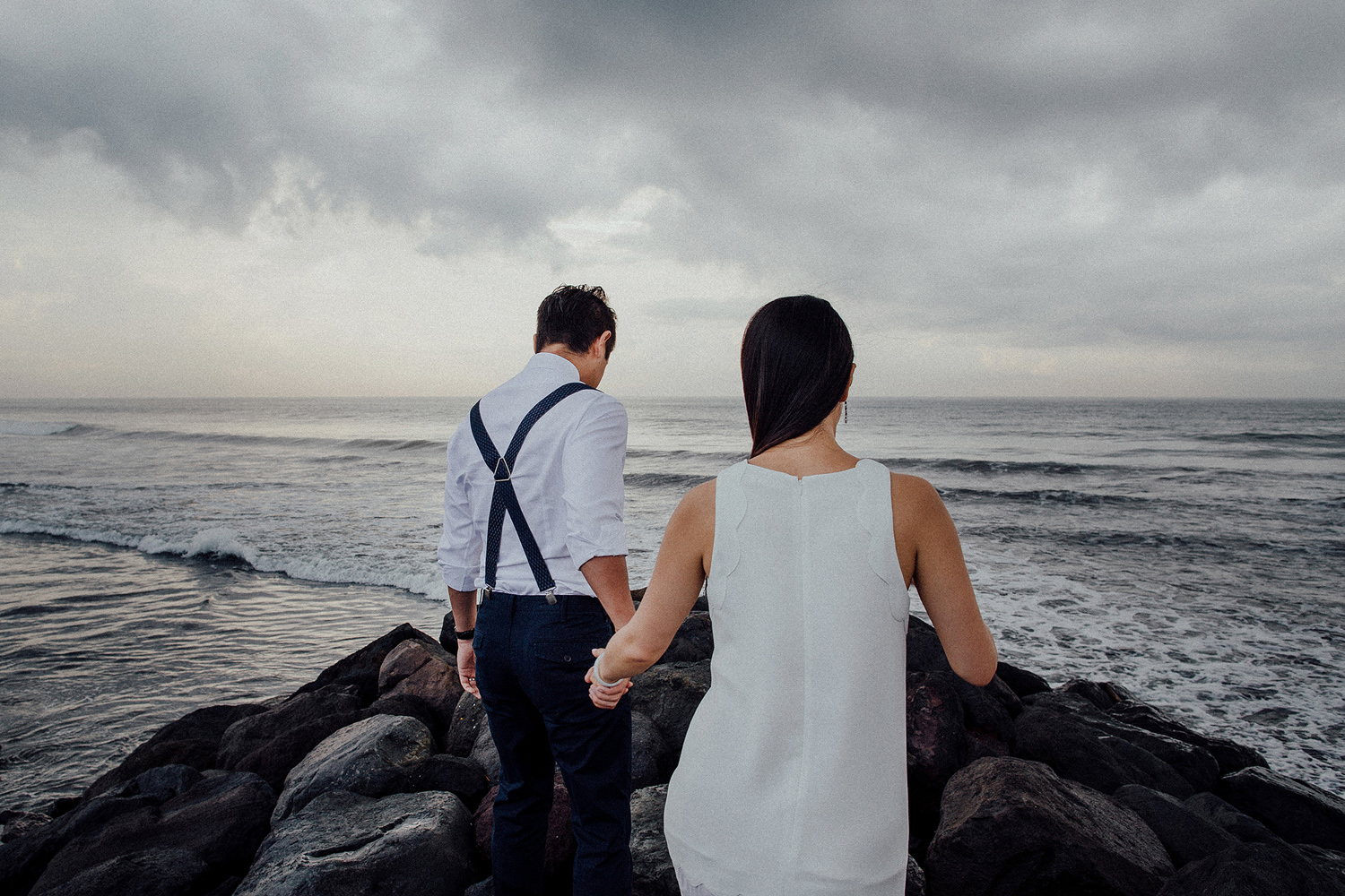 baliweddingphotographers-lembonganislandwedding-lombokweddingphotographers-pandeheryana-engagement-postweddinginbali-baliphotographers-1