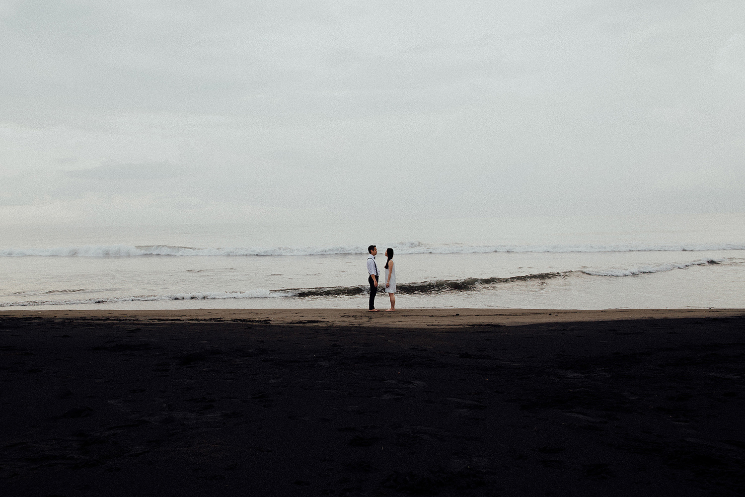 baliweddingphotographers-lembonganislandwedding-lombokweddingphotographers-pandeheryana-engagement-postweddinginbali-baliphotographers-11