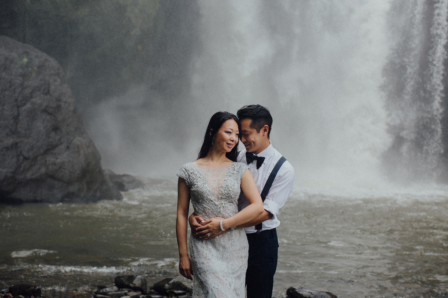 baliweddingphotographers-lembonganislandwedding-lombokweddingphotographers-pandeheryana-engagement-postweddinginbali-baliphotographers-15