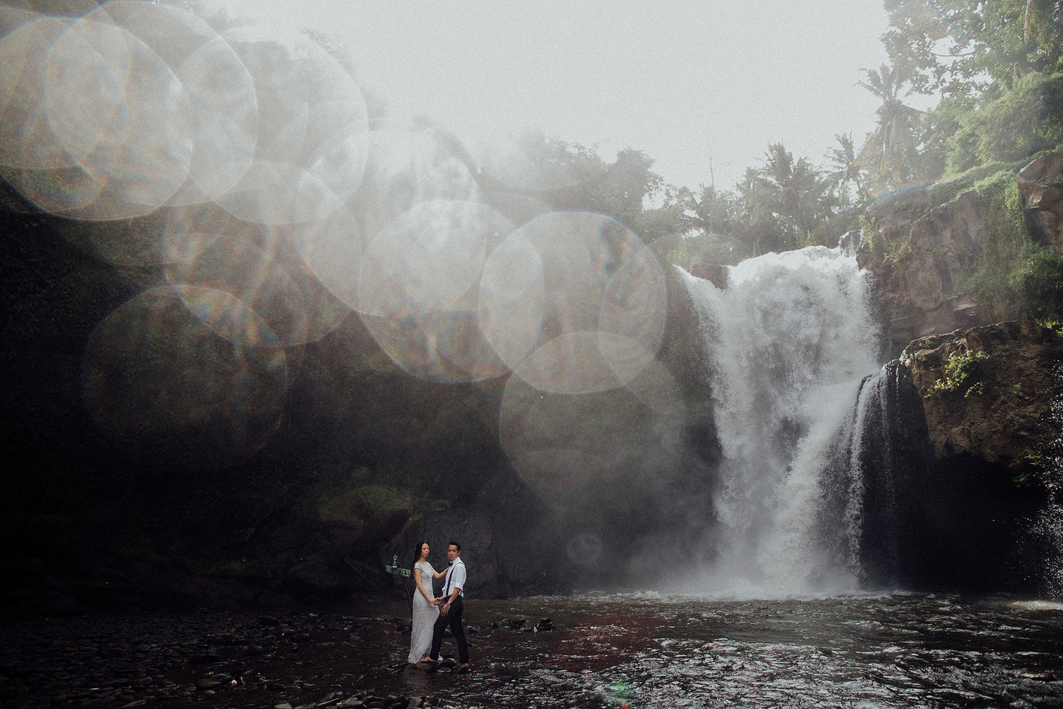 baliweddingphotographers-lembonganislandwedding-lombokweddingphotographers-pandeheryana-engagement-postweddinginbali-baliphotographers-16