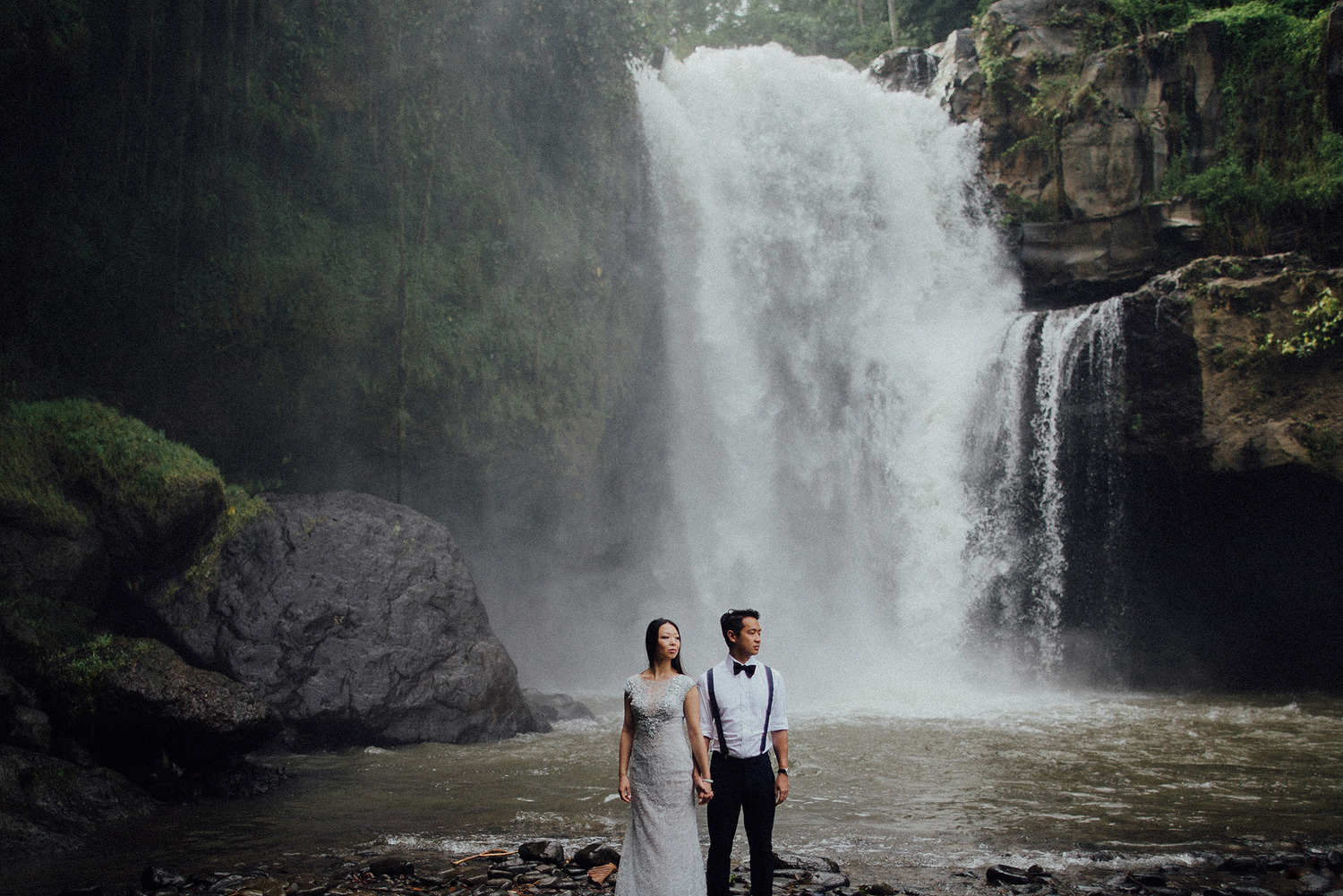 baliweddingphotographers-lembonganislandwedding-lombokweddingphotographers-pandeheryana-engagement-postweddinginbali-baliphotographers-18