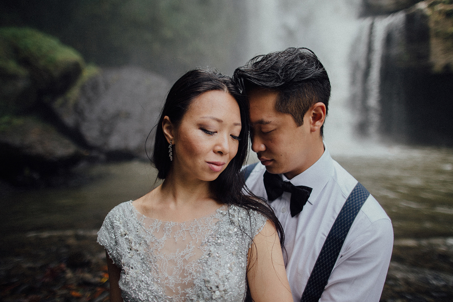 baliweddingphotographers-lembonganislandwedding-lombokweddingphotographers-pandeheryana-engagement-postweddinginbali-baliphotographers-19