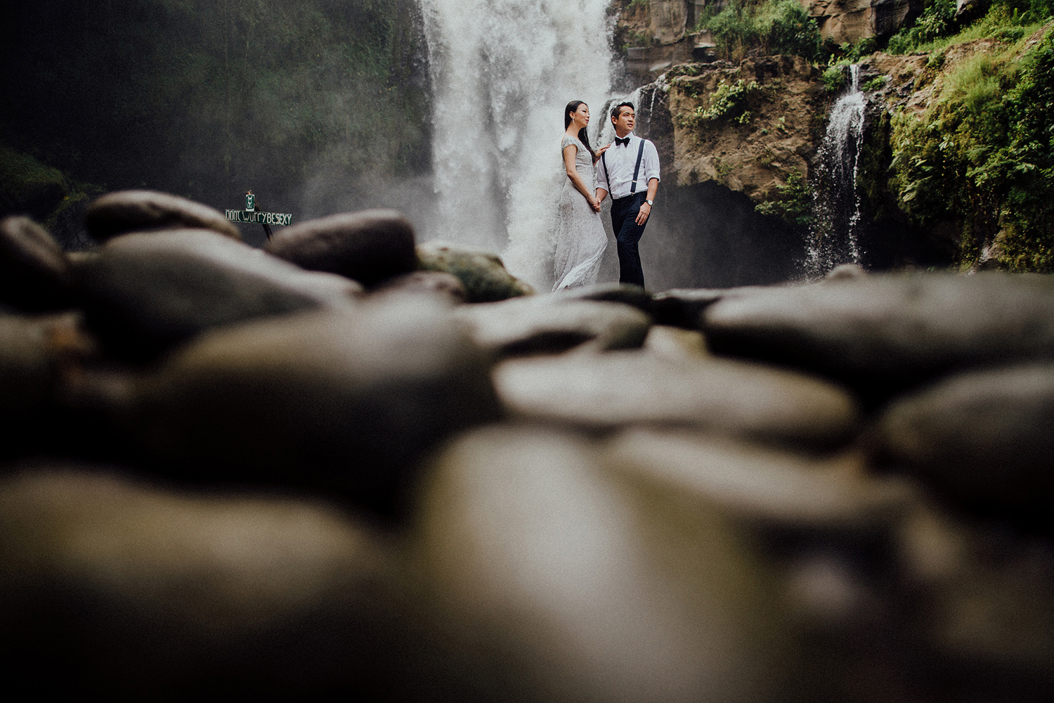 baliweddingphotographers-lembonganislandwedding-lombokweddingphotographers-pandeheryana-engagement-postweddinginbali-baliphotographers-21