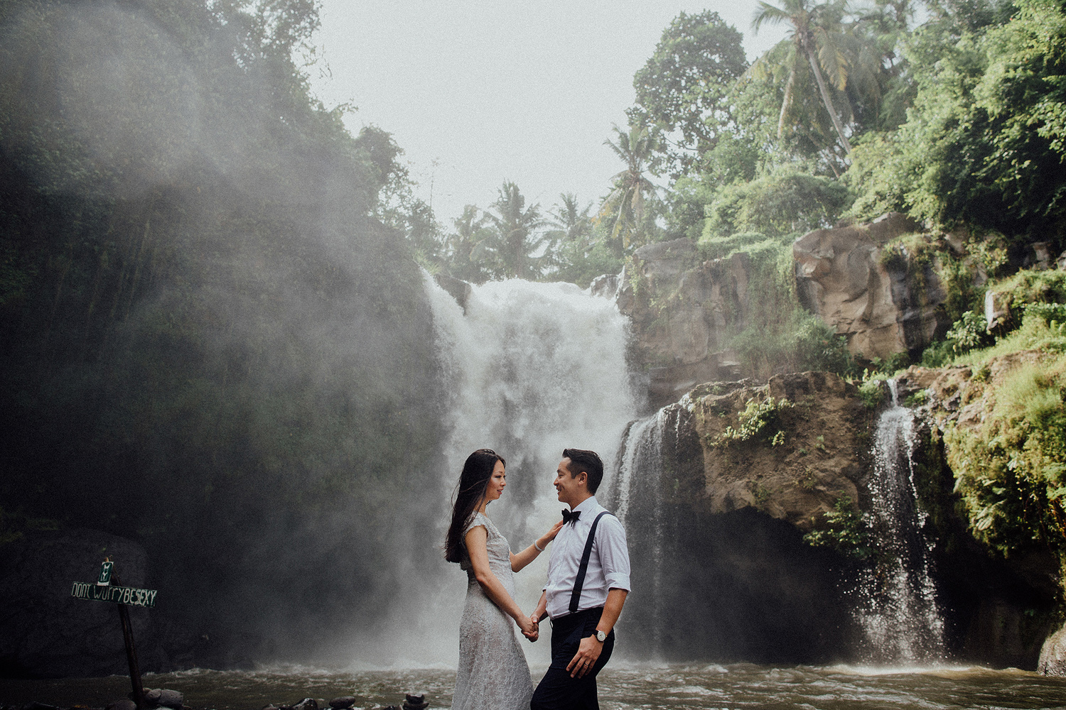 baliweddingphotographers-lembonganislandwedding-lombokweddingphotographers-pandeheryana-engagement-postweddinginbali-baliphotographers-23
