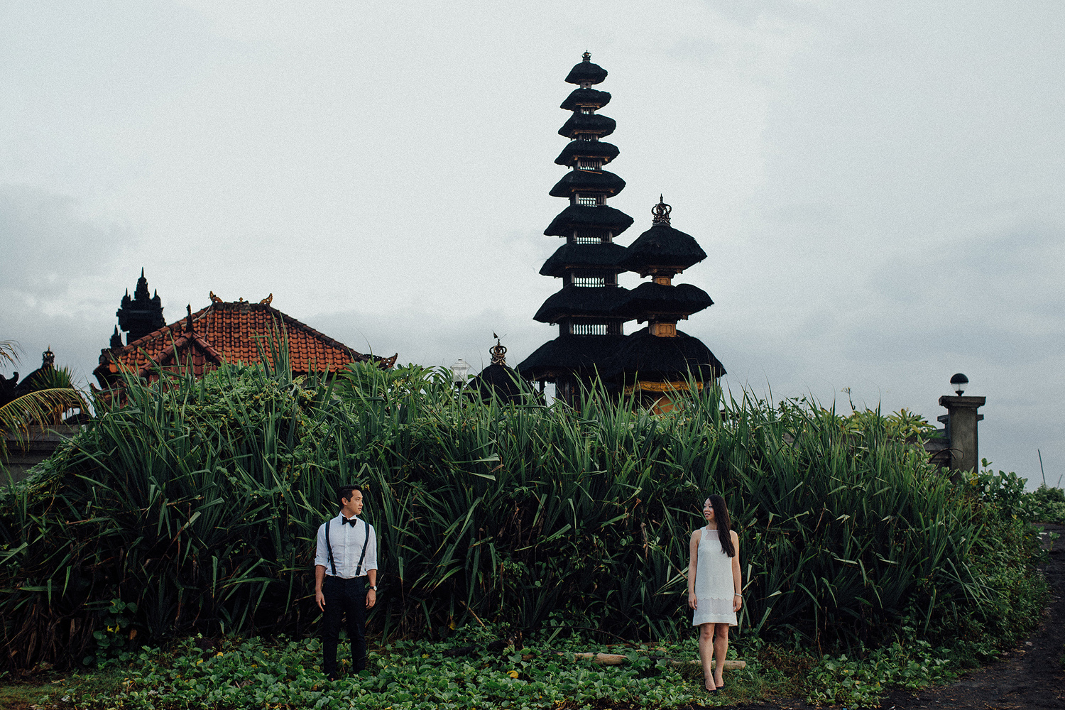 baliweddingphotographers-lembonganislandwedding-lombokweddingphotographers-pandeheryana-engagement-postweddinginbali-baliphotographers-9