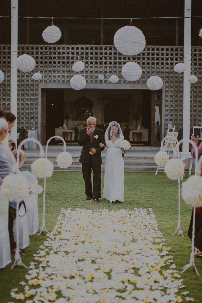 Pandeheryana_baliweddingphotography-baliwedding-photographersinbali-weddingatJeevaSaba-lombokweddingphoto-lembonganweddingphoto-nusapenida-bestweddingphotographers_42