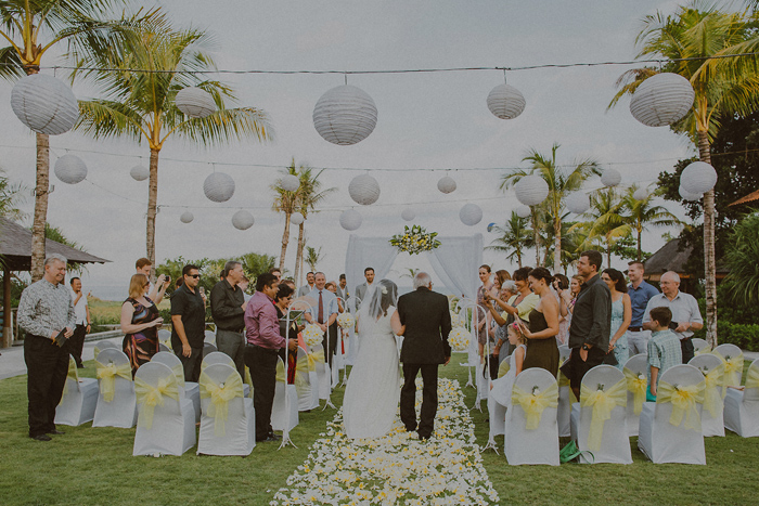 Pandeheryana_baliweddingphotography-baliwedding-photographersinbali-weddingatJeevaSaba-lombokweddingphoto-lembonganweddingphoto-nusapenida-bestweddingphotographers_43