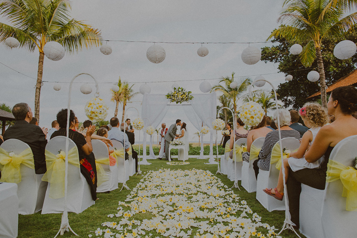 Pandeheryana_baliweddingphotography-baliwedding-photographersinbali-weddingatJeevaSaba-lombokweddingphoto-lembonganweddingphoto-nusapenida-bestweddingphotographers_59