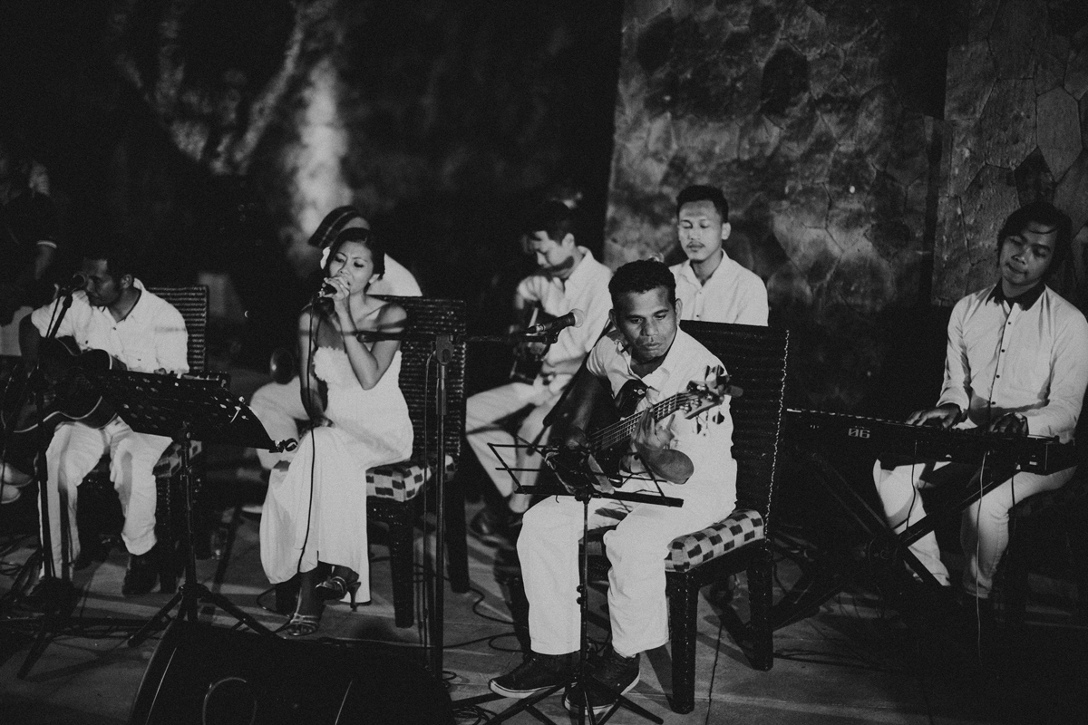 ApelPhotographyh-amanusavillaweddingamanusanusadua-weddingphotography-photographersinbali-lombokweddingphotographers-lembonganaweddingphotgraphers-83